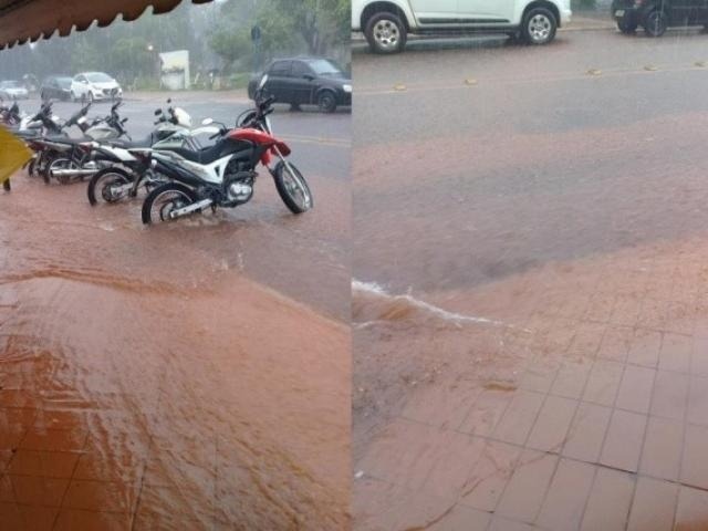 Uma das ruas alagadas na cidade. (Foto: Cassilândia News)