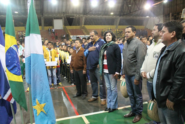 Atletas de várias localidades do Brasil e da América do Sul foram recepcionados, na noite da última segunda-feira (22), pelo vereador Nilo Candido e pela prefeita Marcia Moura.Foto: Assessoria