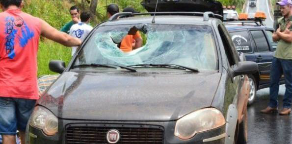 Foto: Egídio Vieira - A Gazeta NewsCampana atingiu Fiat Strada e idoso morreu no local