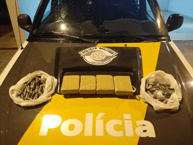 Droga apreendida com os bolivianos pela PM. Foto: Divulgação