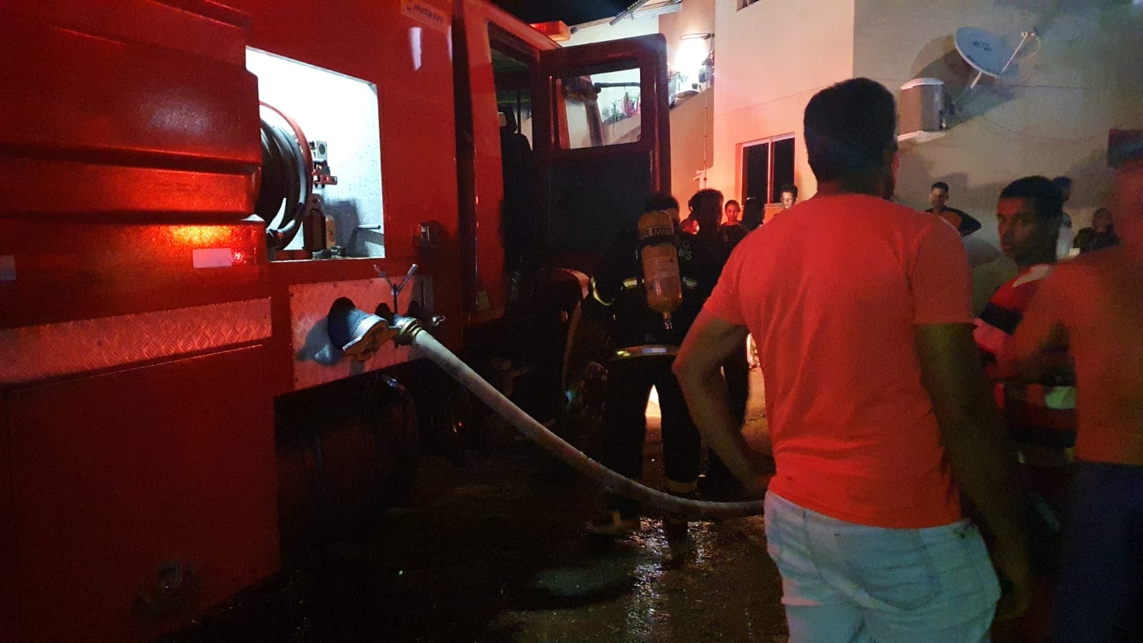 Corpo de Bombeiros foi acionado pelos vizinhos da vítima, que não estava no local. Foto: Corpo de Bombeiros.