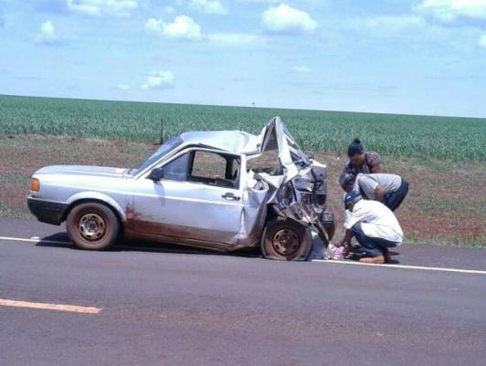 Metade do carro foi destruída - Foto: Whatsap
