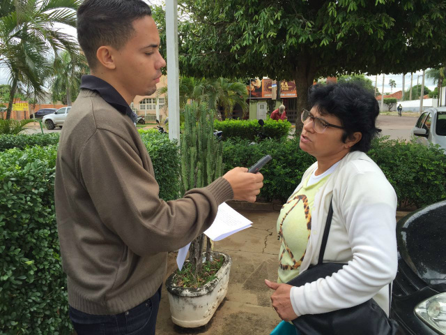 Cícera, mãe de Luciano, concedeu entrevista ao jornalista Lucas Gustavo nesta terça-feira (7). (Foto: Rádio Caçula).