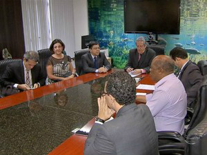 Audiência de conciliação no TJ entre professores eprefeitura (Foto: Reprodução/TV Morena)