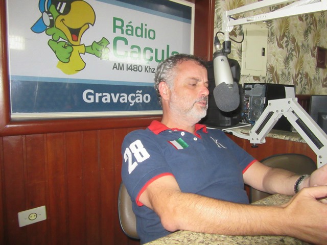 André Bacalá em entrevista com Romeu de Campos /// Arquivo Rádio Caçula FM 96,9