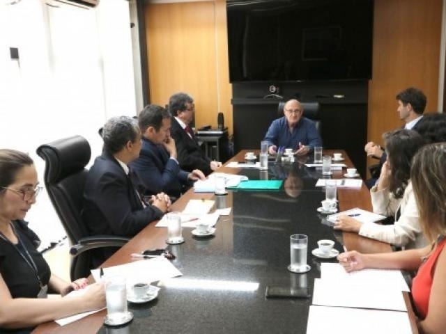 Reunião no TJMS na manhã de ontem (09)  discutiu implantação do juiz de garantias em MS. (Foto: Divulgação)