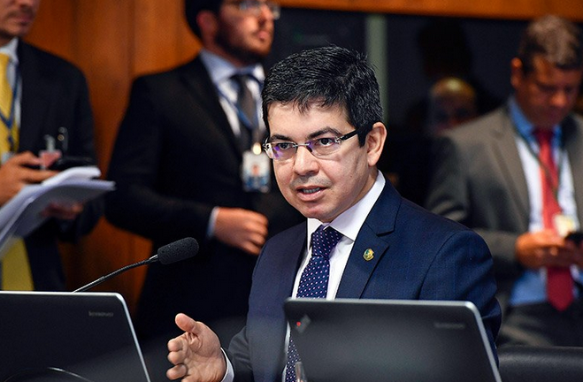 Foto: Randolfe diz que combate a corrupção não pode retroceder - Marcos Oliveira / Agencia Senado / reprodução