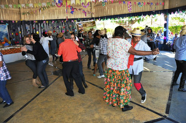 O Arraiá da Melhor Idade foi animado ao som de muita música sertaneja, apresentação de dança country e até apresentação de dança quadrilha, com casamento caipira e demais atrações das nossas tradicionais festas julinas.Foto: Assessoria