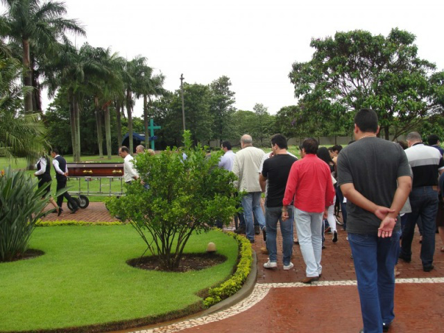 Palavras da mãe marcou o velório de Anderson, que era usuário de drogas. (Foto: Pedro Peralta)