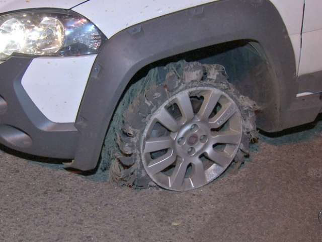 Picape bateu em mureta do canteiro central da Zahran (Foto: Reprodução/ TV Morena)