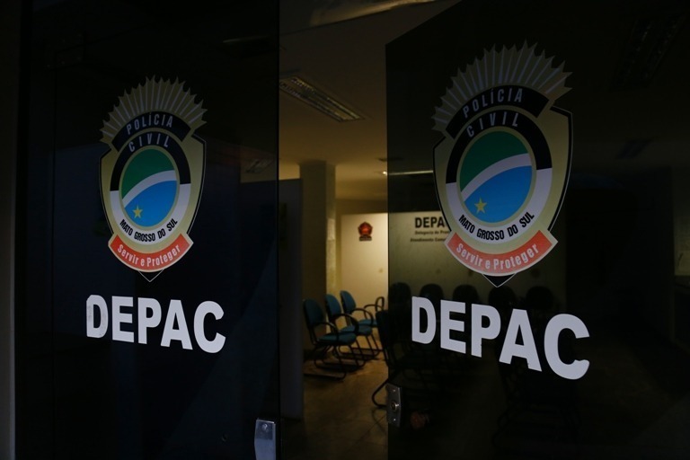 À caminho da delegacia, as amigas foram novamente surpreendidas e ameaçadas pela autora, que desta vez veio acompanhada de seu irmão. Foto: Divulgação.