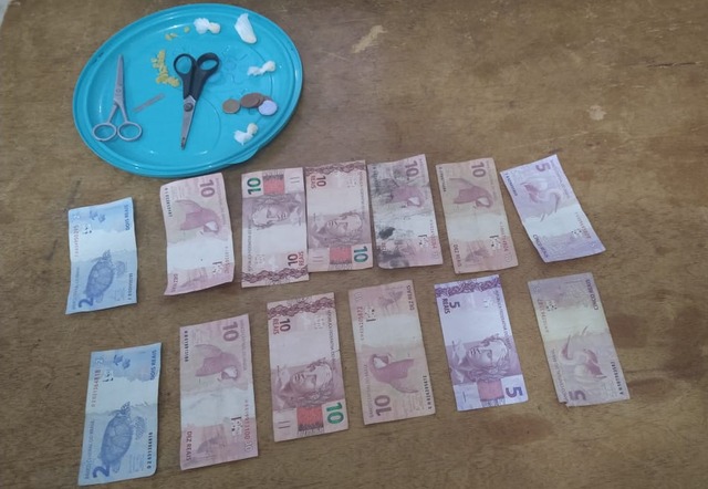 A comercialização de entorpecentes girava em torno entre R$ 2 a R$ 10. Foto: Divulgação / Polícia Militar