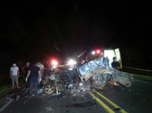 Valdeir de Lima perdeu o controle do veículo e morreu na hora. (Foto: Cido Costa/Dourados Agora)