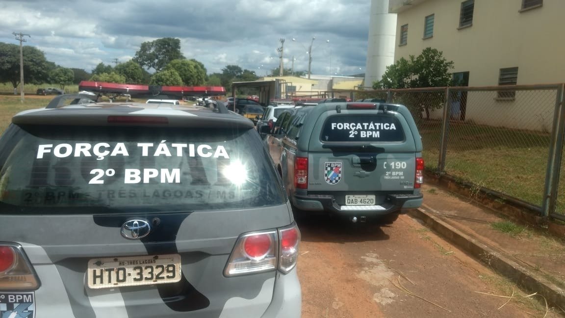 Após diversas denúncias feitas por moradores do condomínio Arara, o traficante foi preso em flagrante com 11 porções de crack. Foto: Rádio Caçula.