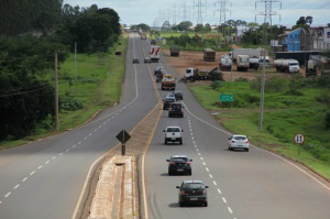 Fluxo de veículos aumentou no sábado e deve permanecer assim em janeiro. (Foto: Marcos Ermínio)