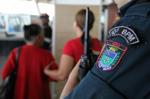 A idosa de 74 anos fugiu para a rodoviária de Campo Grande para não ser espancada pelo filho.(Foto:Marcos Ermínio)