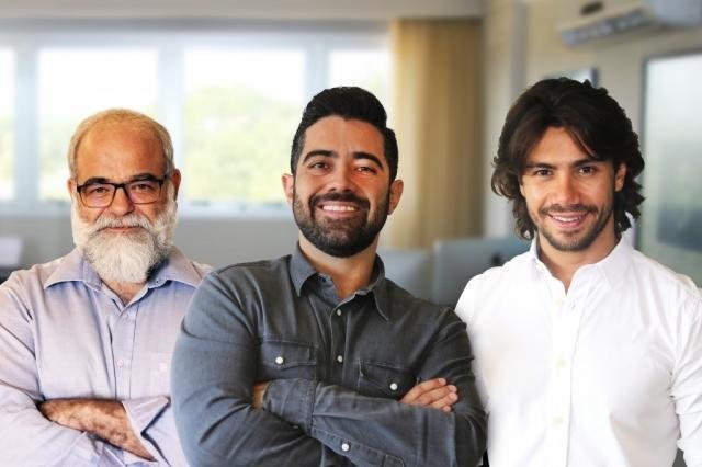 Reinaldo, Ricardo e o cantor Mariano. 