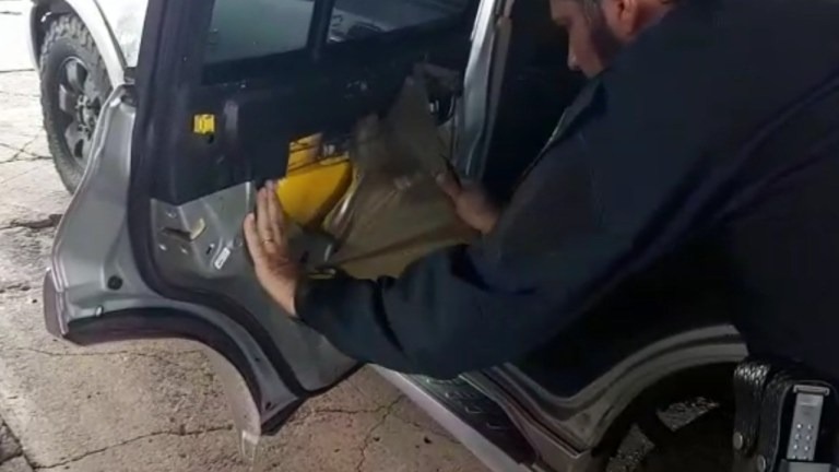 Droga estava escondida nas portas do veículo - Foto: Divulgação / PRF