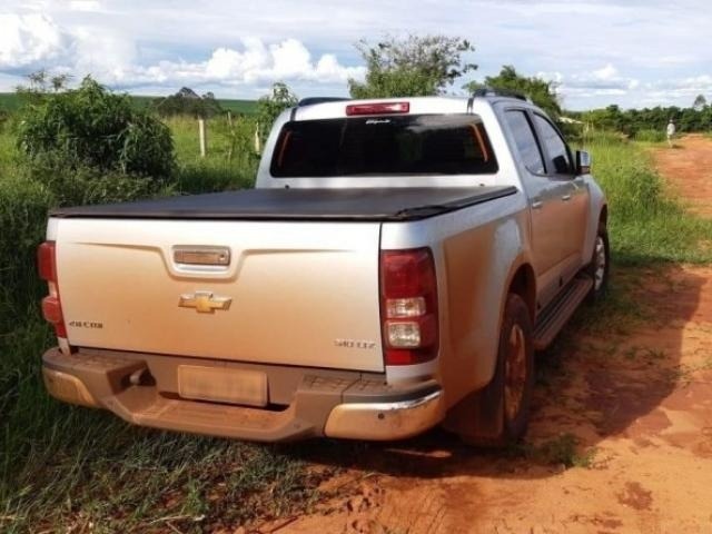 Caminhonete estava carregada com 890 quilos de maconha. (Foto: Divulgação/PRF)