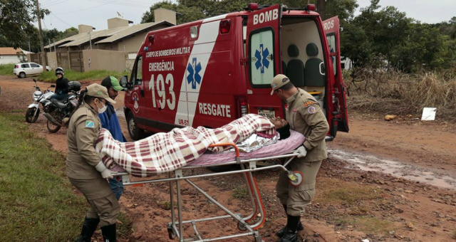 Ademar foi encaminhado para a unidade de saúde do Bairro Tiradentes (Foto: Marco Miatelo)