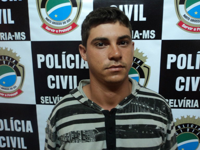 Estevão Candor está foragido.