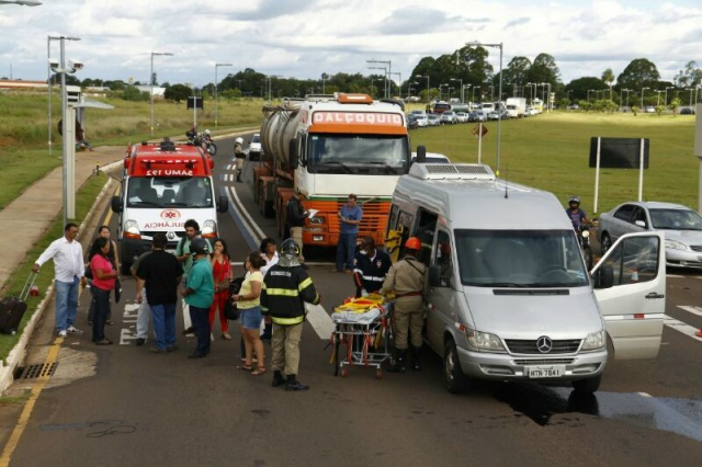 Acidente aconteceu na Duque de Caxias, pouco antes de passageiros que embarcariam para Cuiabá chegarem ao aeroporto