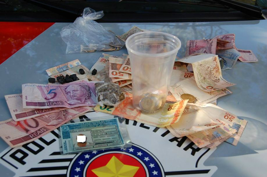 Professor confessou ser usuário de drogas e que havia comprado a maconha do menor.Foto: Araçatuba News