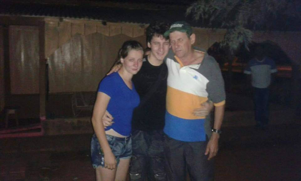Arlan Fick voltou aos braços da família na noite de Natal. (Foto: Reprodução / Facebook de Arlan Fick )