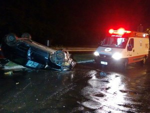 Animal morto na pista pode ter sido a causa doacidente (Foto: José Aparecido/ TV Morena)
