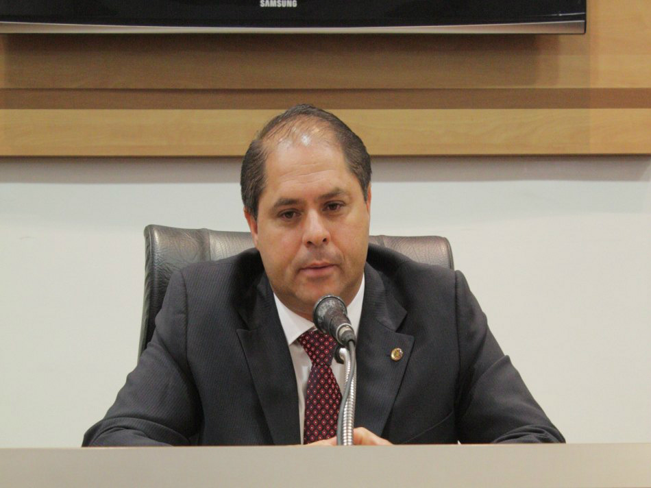 Mário César foi afastado, mas conseguiu liminar para ficar no cargo até que seja julgado. Foto: Reprodução 