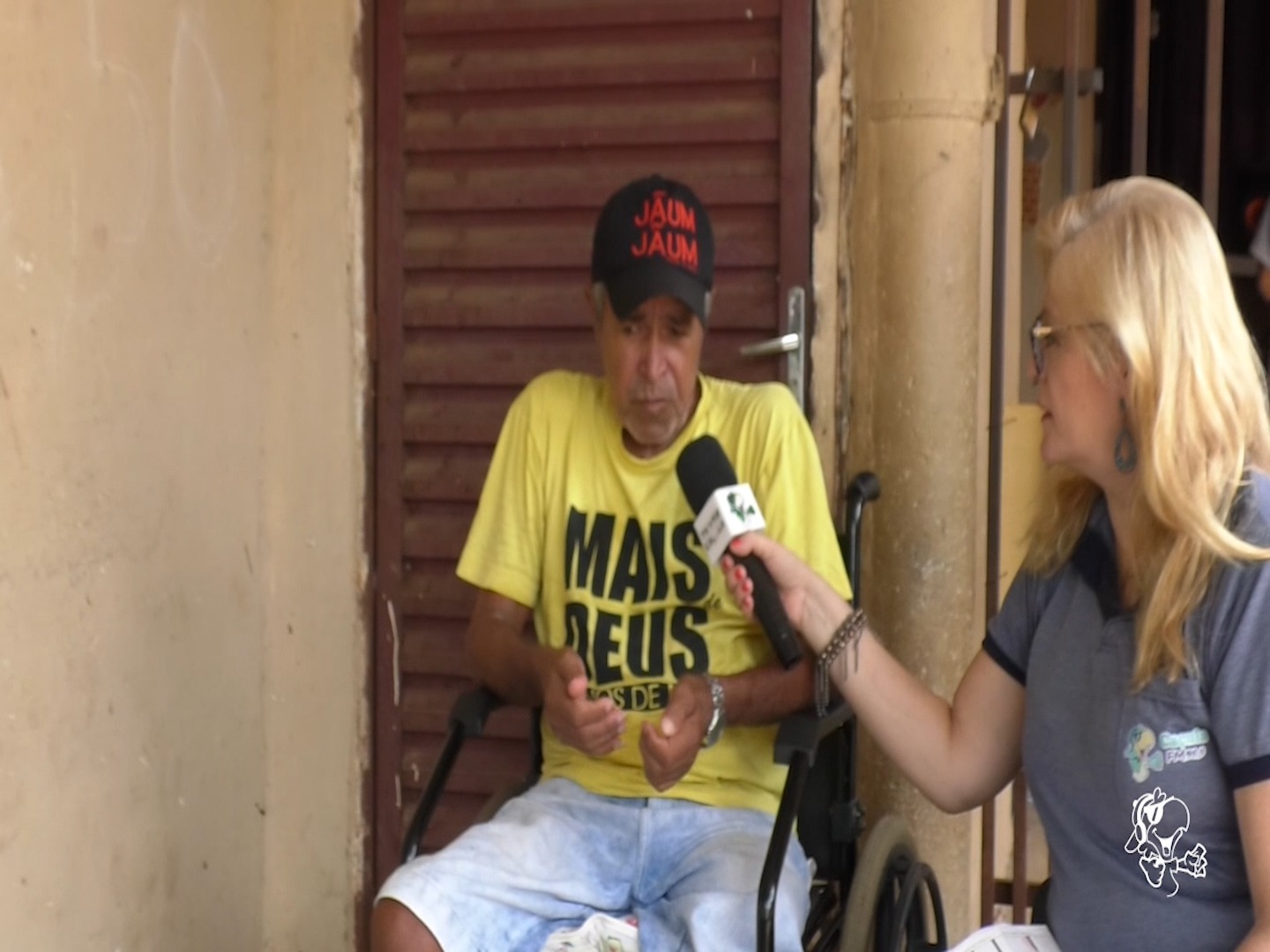 O pedreiro João Batista, de 65 anos pede providências sobre o desaparecimento da moto do neto. Foto: Matheus Rodrigues/Rádio Caçula.