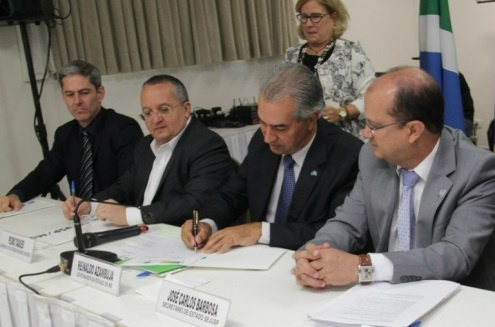 Rogers Elizandro Jarbas, Sec. segurança/MT, Pedro Taques (PSDB), governador-MT, Reinaldo Azambuja, governador-MS,  José Carlos Barbosa, sec. segurança-MS   