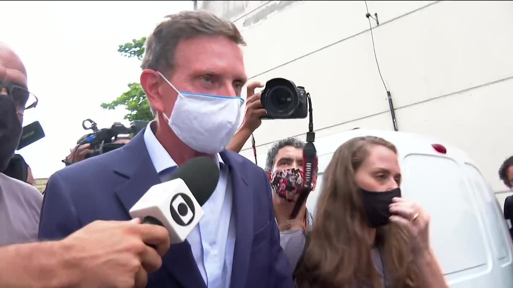 Crivella fala ao deixar Cidade da Polícia. Foto: Reprodução / Globonews.