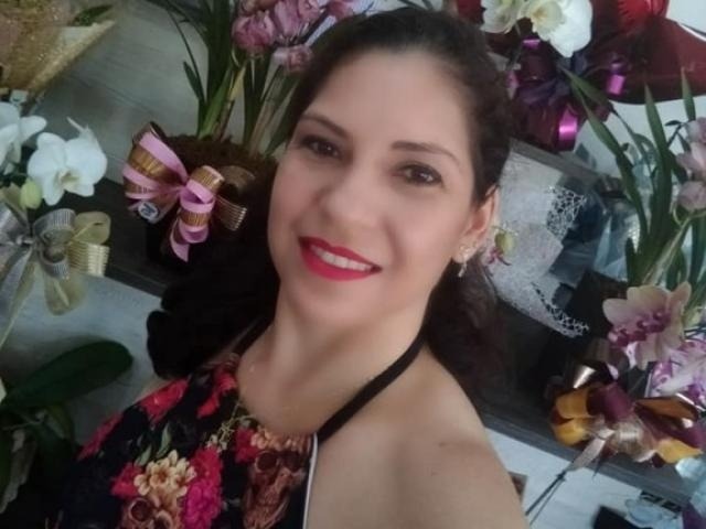Foto de Regiane na floricultura onde ela trabalhava. (Foto: Reprodução/Facebook)