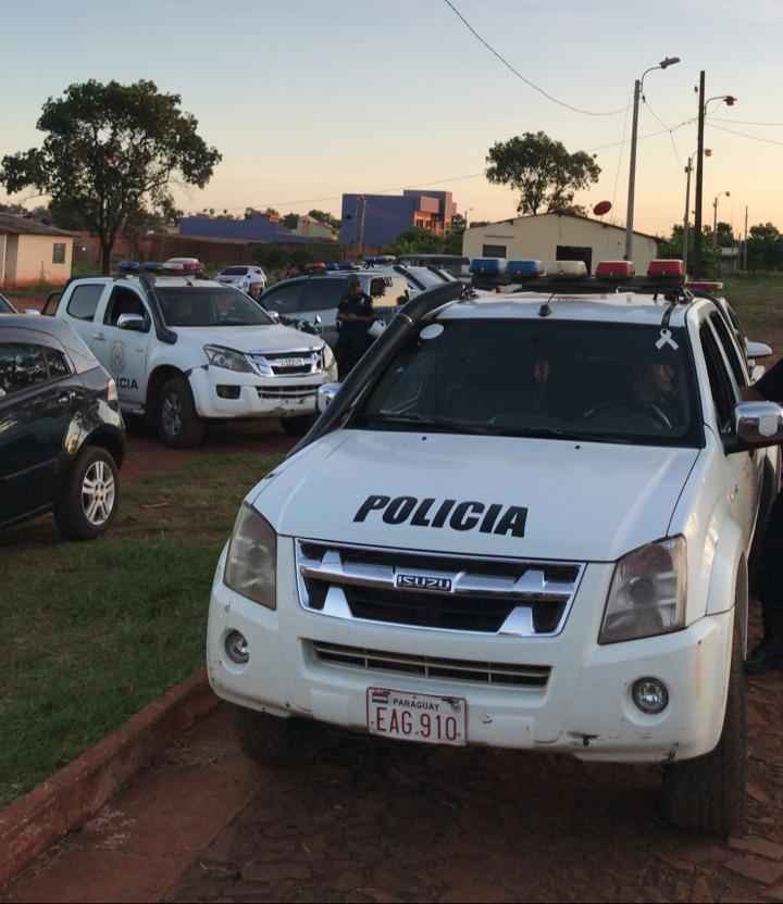 Polícia paraguaia está no local desde a madrugada (Foto: Via WhatsApp)