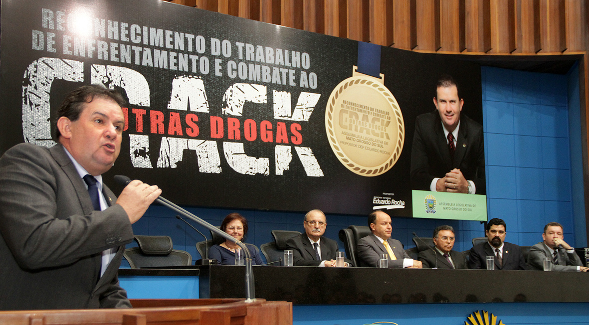  Wagner Guimarães/ALMSDeputado estadual Eduardo Rocha e mesa de autoridades.