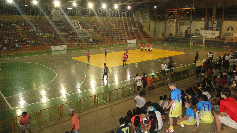 O público três-lagoense prestigiou o evento e compareceram ao ginásio para torcer para suas equipes.Foto: Rádio Caçula