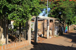 O velório ocorre na casa da mãe de Fernanda, local onde aconteceu o crime. (Foto: Marcos Ermínio)