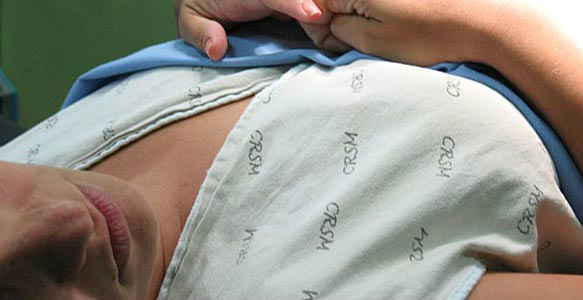A paciente aguarda atendimento na Unidade Hospitalar há 10 dias e ainda não se tem previsão em qual data será atendida pelo médico obstetra.Foto: Reprodução