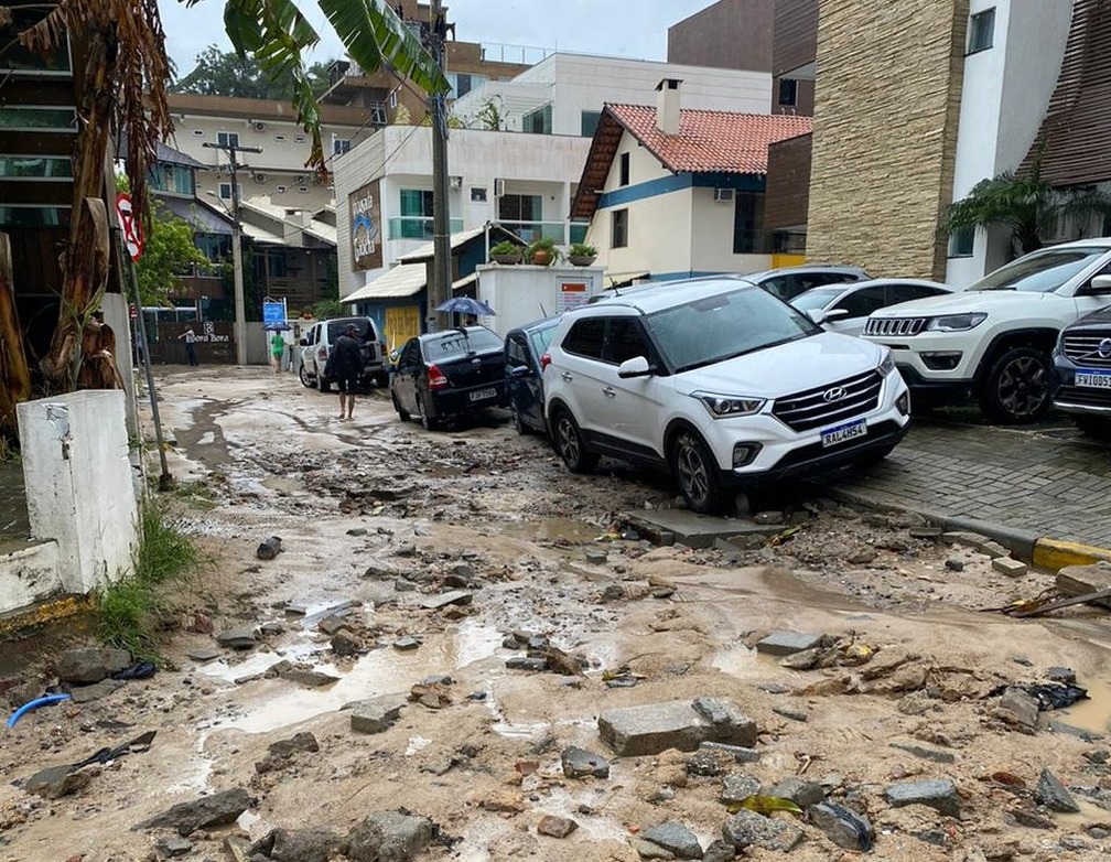 A cidade de Bombinhas, no Litoral Norte de SC, registrou em 12 horas 148 milímetros de chuva. Foto: Divulgação/ Prefeitura de Bombinhas.