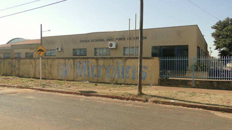 A diretora relatou ainda que falta água somente no período da tarde devido a intensidade do calor e o consumo de água é maior quando as temperaturas se elevam.