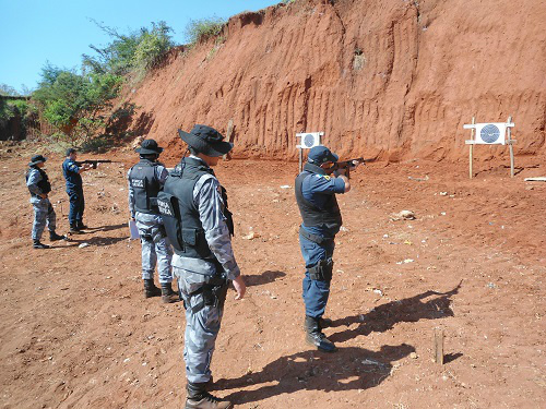 O objetivo da instrução teórica e prática foi capacitar os PMS a operarem armamento portátil.Foto: Assessoria
