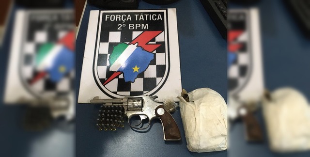 Arma, munição e droga apreendida pela PM. Foto: 2º BPM.