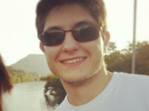 Eric cursava o 2º ano de Medicina na cidade de Tubarão (SC) (Foto: Reprodução/Facebook)