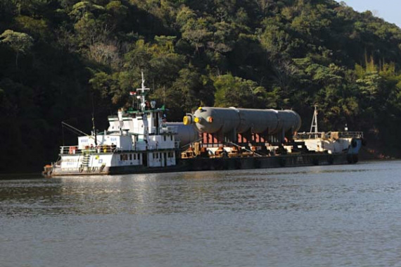 Peça sendo levada pelo Rio Paraná - Foto: Marcos Labanca/H2FOZ