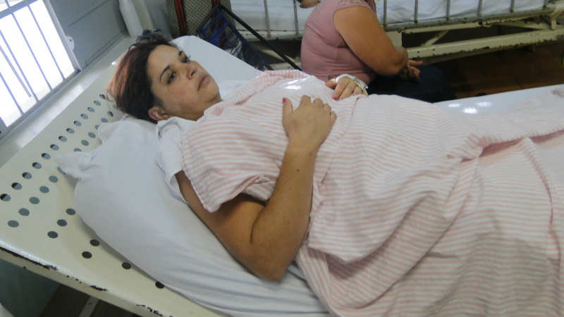 A paciente continua internada sob observação médica no Auxiliadora.Foto: Rádio Caçula