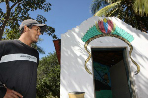 Capela se transformou em memorial para lembrar de Oziel, morto em confronto (Foto: Campo Grande News)