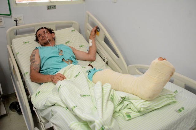 Alexandre dos Santos espera por uma cirurgia na perna - Foto: Foto: Bruno Henrique / Correio do Estado
