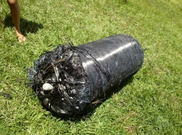 Objeto que caiu em propriedade rural em Santa Rita do Pardo é tanque de combustível (Foto: reprodução/Facebook)