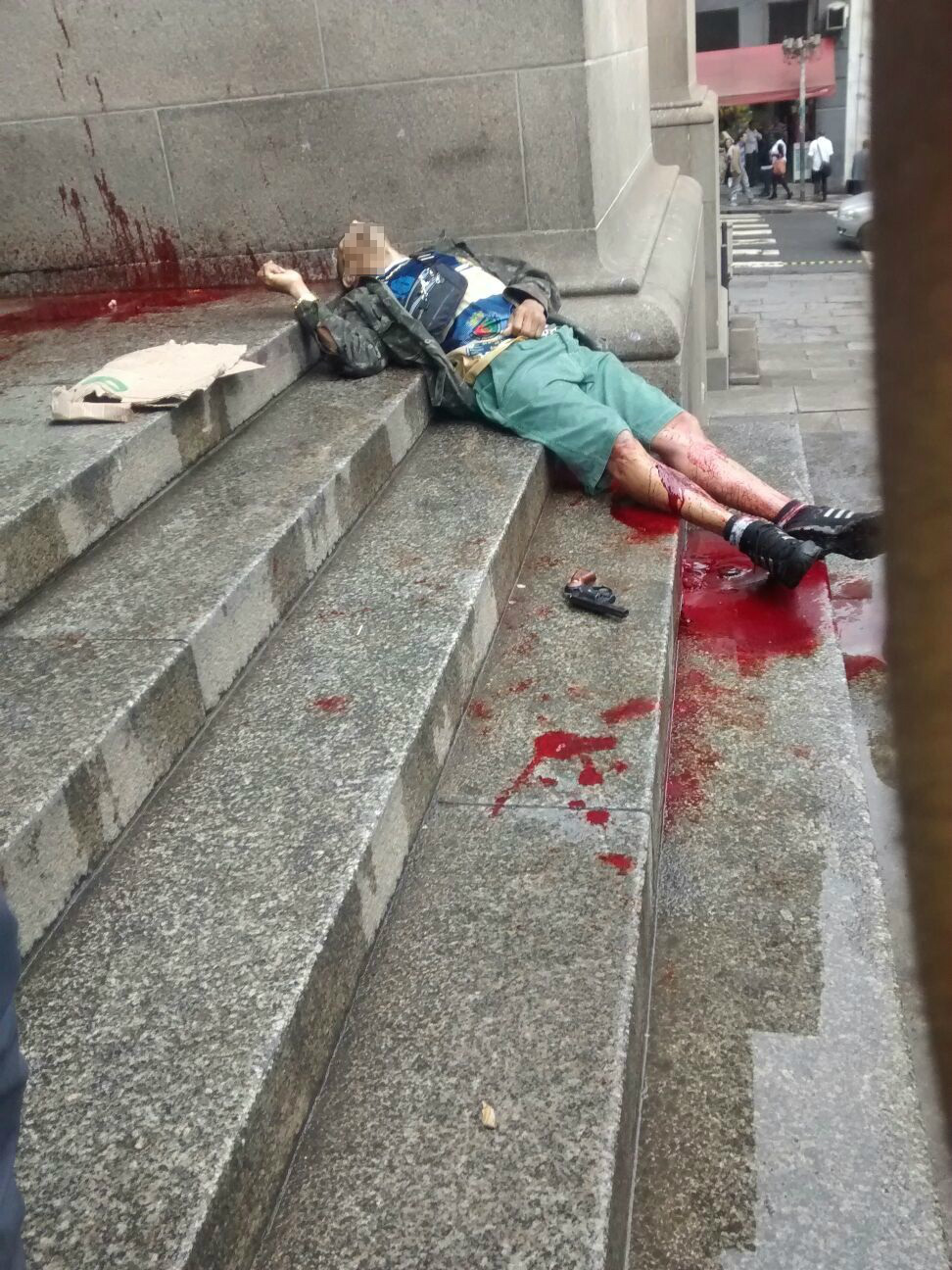 Tanto o criminoso quanto o morador de rua eram conhecidos na região da Sé